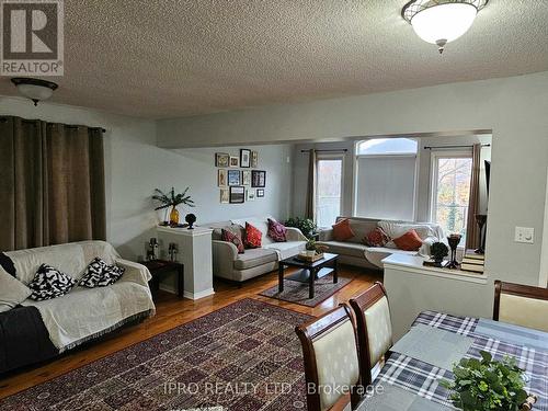 3896 Lacman Trail, Mississauga, ON - Indoor Photo Showing Living Room