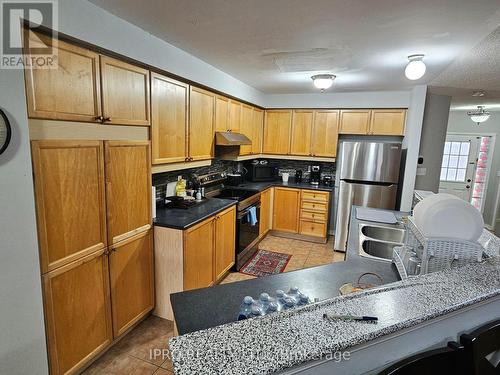 3896 Lacman Trail, Mississauga, ON - Indoor Photo Showing Kitchen