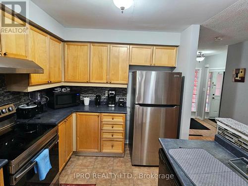 3896 Lacman Trail, Mississauga, ON - Indoor Photo Showing Kitchen