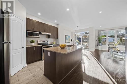 610 Vivera Place, Stittsville, ON - Indoor Photo Showing Kitchen With Upgraded Kitchen