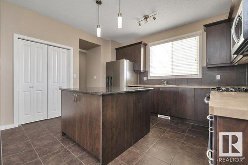 5921 168A Av Nw, Edmonton, AB - Indoor Photo Showing Kitchen