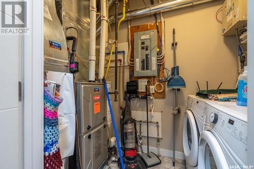 2735 Mcdonald Street, Regina, SK - Indoor Photo Showing Laundry Room