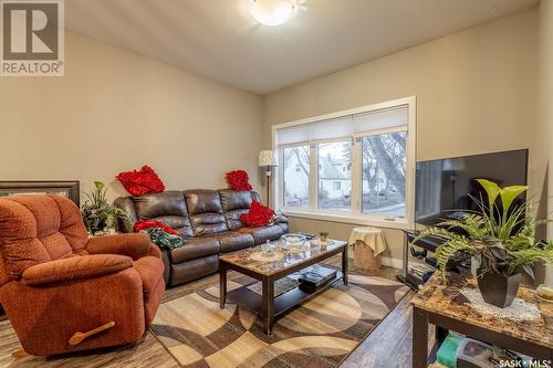 2735 Mcdonald Street, Regina, SK - Indoor Photo Showing Living Room