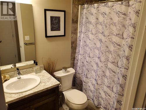 A & B 2735 Mcdonald Street, Regina, SK - Indoor Photo Showing Bathroom