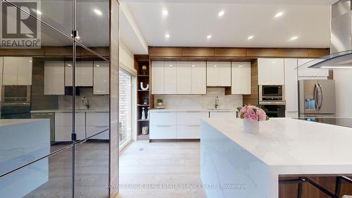 16 - 2169 Orchard Road, Burlington, ON - Indoor Photo Showing Kitchen With Upgraded Kitchen