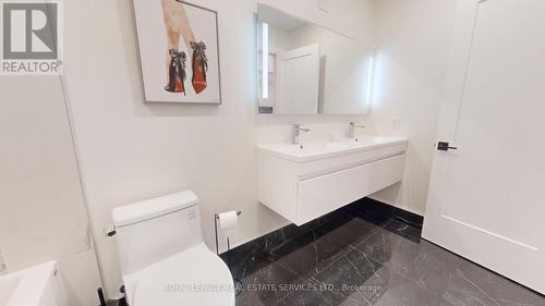 16 - 2169 Orchard Road, Burlington, ON - Indoor Photo Showing Bathroom