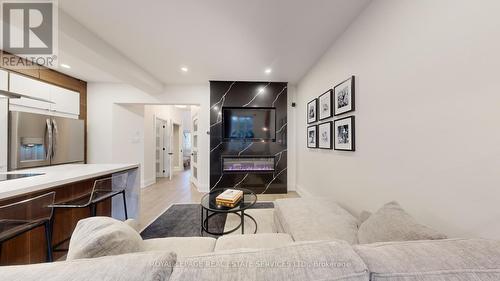 16 - 2169 Orchard Road, Burlington, ON - Indoor Photo Showing Living Room