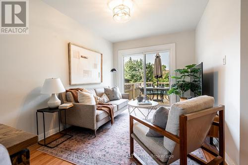 41 Treeview Drive, Toronto, ON - Indoor Photo Showing Living Room