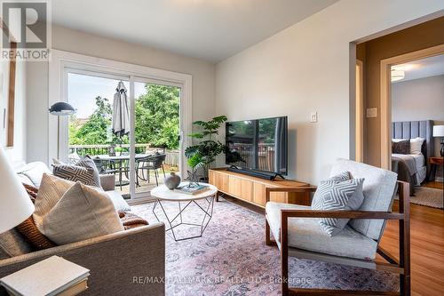 41 Treeview Drive, Toronto, ON - Indoor Photo Showing Living Room