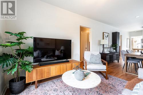 41 Treeview Drive, Toronto, ON - Indoor Photo Showing Living Room