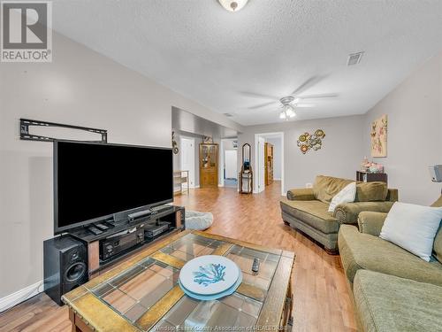 5 Katie Crescent, Kingsville, ON - Indoor Photo Showing Living Room