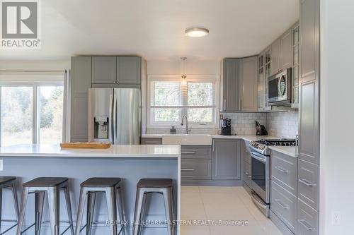 548 8Th Line S Dummer Road, Douro-Dummer, ON - Indoor Photo Showing Kitchen With Upgraded Kitchen