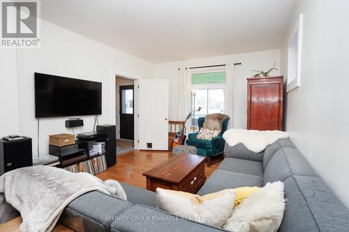 845 Sherburne Street, Peterborough (Otonabee), ON - Indoor Photo Showing Living Room