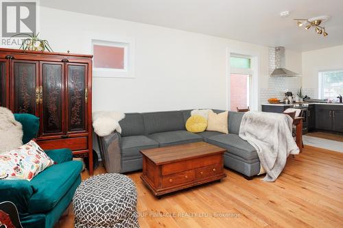 845 Sherburne Street, Peterborough (Otonabee), ON - Indoor Photo Showing Living Room