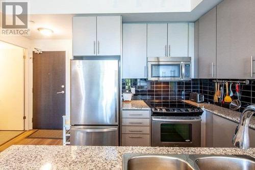 704 - 60 Berwick Avenue, Toronto, ON - Indoor Photo Showing Kitchen With Stainless Steel Kitchen With Double Sink With Upgraded Kitchen