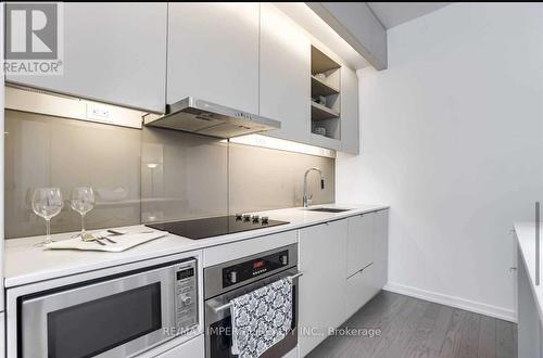 1912 - 101 Peter Street, Toronto, ON - Indoor Photo Showing Kitchen