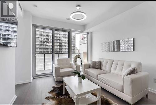 1912 - 101 Peter Street, Toronto, ON - Indoor Photo Showing Living Room