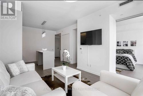 1912 - 101 Peter Street, Toronto, ON - Indoor Photo Showing Living Room