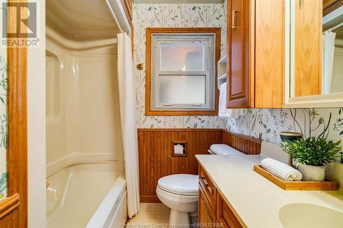 22 Georgia Avenue, Leamington, ON - Indoor Photo Showing Bathroom