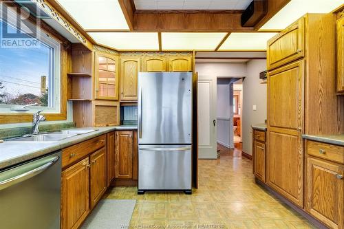 22 Georgia Avenue, Leamington, ON - Indoor Photo Showing Kitchen With Double Sink