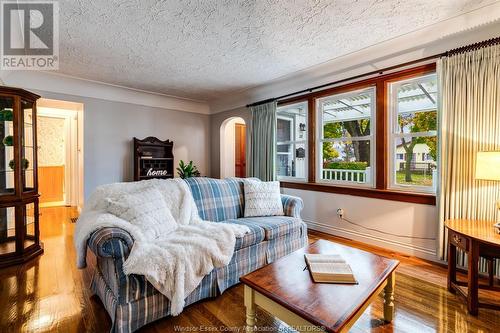 22 Georgia Avenue, Leamington, ON - Indoor Photo Showing Living Room