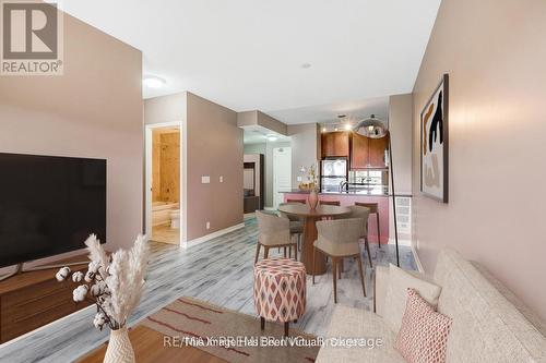 208 - 9235 Jane Street, Vaughan, ON - Indoor Photo Showing Dining Room