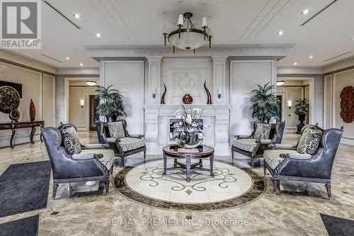 208 - 9235 Jane Street, Vaughan, ON - Indoor Photo Showing Living Room