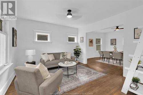 951 Dougall Avenue, Windsor, ON - Indoor Photo Showing Living Room