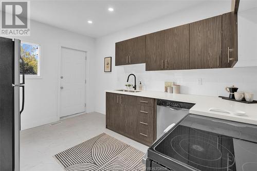 951 Dougall Avenue, Windsor, ON - Indoor Photo Showing Kitchen