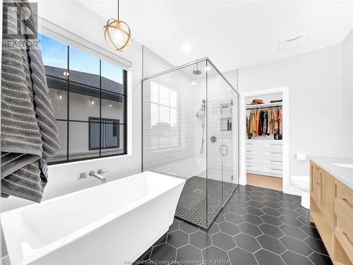 19 Sunningdale, Leamington, ON - Indoor Photo Showing Bathroom