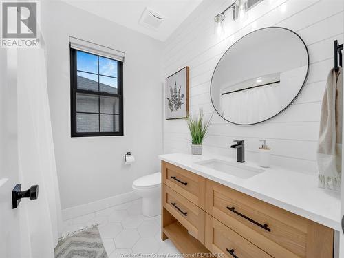 19 Sunningdale, Leamington, ON - Indoor Photo Showing Bathroom