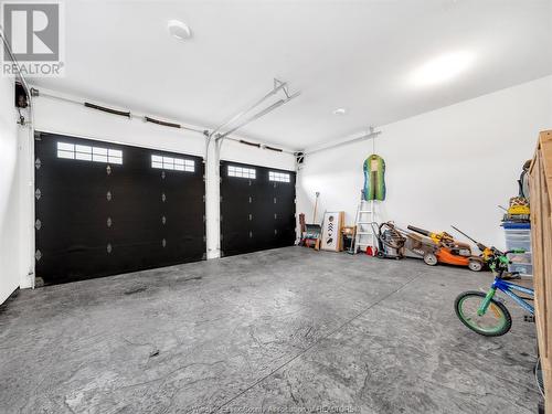 19 Sunningdale, Leamington, ON - Indoor Photo Showing Garage