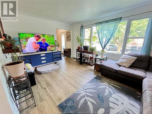 1133 Garden Crt Dr ..., Windsor, ON - Indoor Photo Showing Living Room