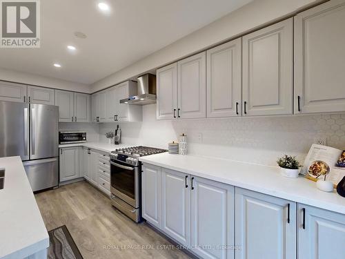 112 Hutt Crescent, Aurora, ON - Indoor Photo Showing Kitchen With Stainless Steel Kitchen With Upgraded Kitchen