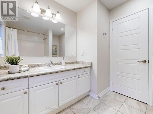 112 Hutt Crescent, Aurora, ON - Indoor Photo Showing Bathroom