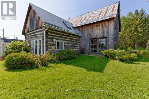 6 Nadobny Lane, Horton, ON - Outdoor