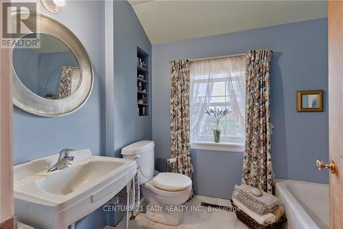 6 Nadobny Lane, Horton, ON - Indoor Photo Showing Bathroom