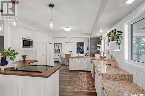 128 Blue Sage Drive, Moose Jaw, SK - Indoor Photo Showing Kitchen