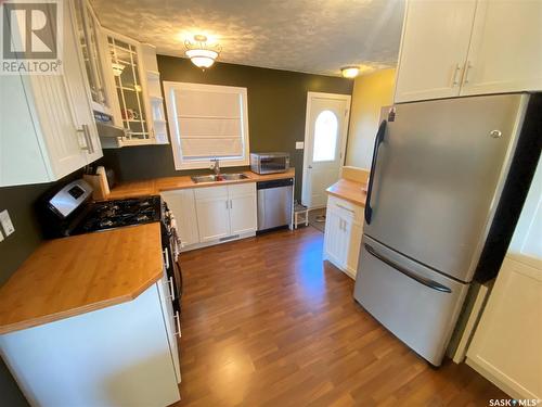 20 Redwood Drive, Yorkton, SK - Indoor Photo Showing Kitchen With Double Sink