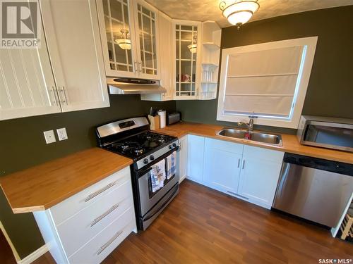 20 Redwood Drive, Yorkton, SK - Indoor Photo Showing Kitchen With Double Sink