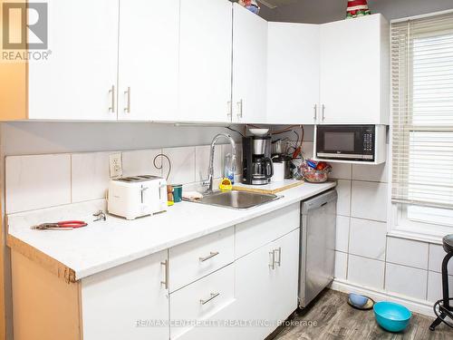 5 Wolseley Avenue, London, ON - Indoor Photo Showing Kitchen