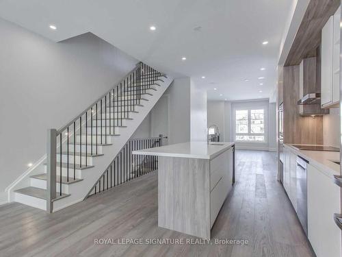 15A Marquette Ave, Toronto, ON - Indoor Photo Showing Kitchen