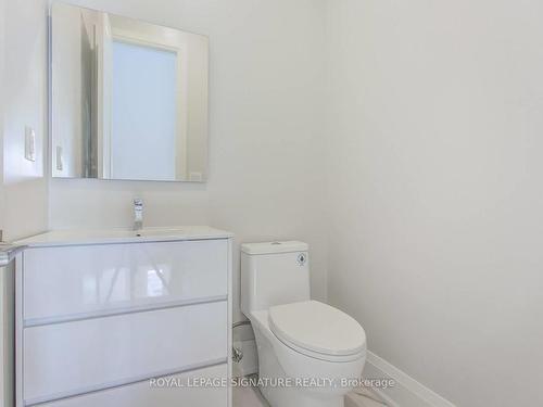 15A Marquette Ave, Toronto, ON - Indoor Photo Showing Bathroom