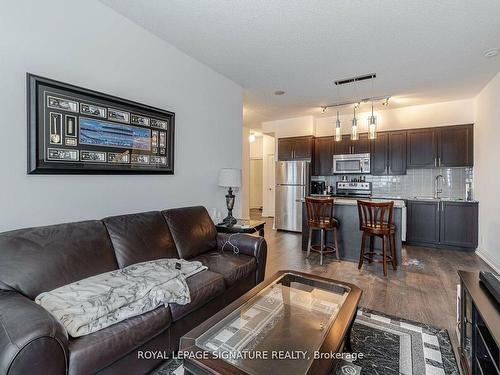 1201-7890 Bathurst St, Vaughan, ON - Indoor Photo Showing Living Room