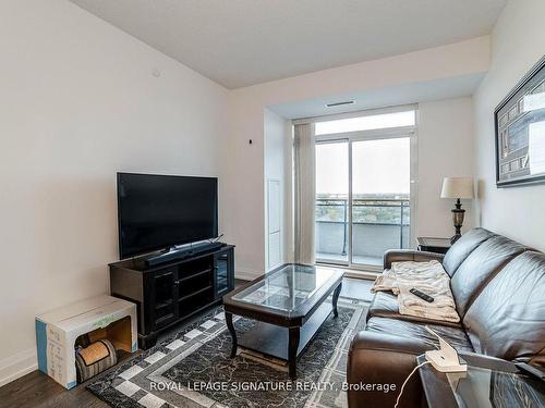 1201-7890 Bathurst St, Vaughan, ON - Indoor Photo Showing Living Room