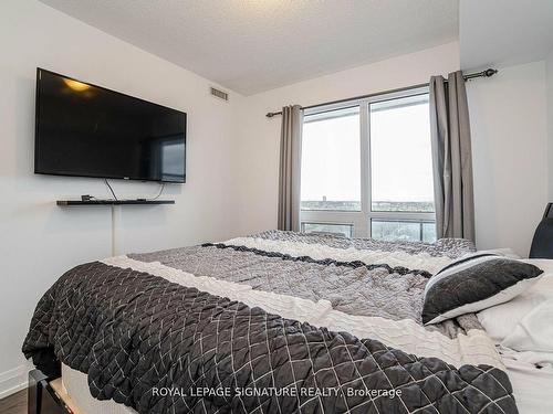 1201-7890 Bathurst St, Vaughan, ON - Indoor Photo Showing Bedroom