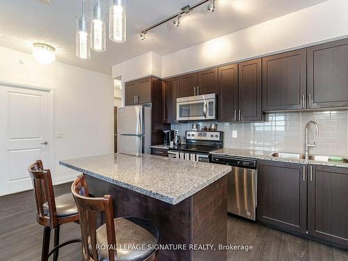 1201-7890 Bathurst St, Vaughan, ON - Indoor Photo Showing Kitchen With Double Sink With Upgraded Kitchen