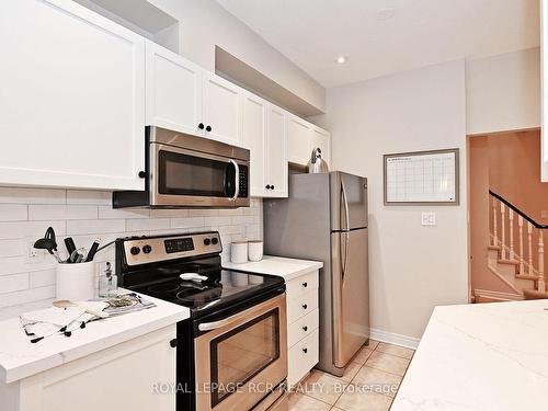 169 Denise Circ, Newmarket, ON - Indoor Photo Showing Kitchen