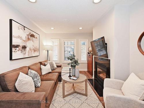 169 Denise Circ, Newmarket, ON - Indoor Photo Showing Living Room With Fireplace