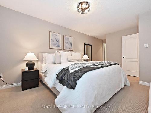 169 Denise Circ, Newmarket, ON - Indoor Photo Showing Bedroom